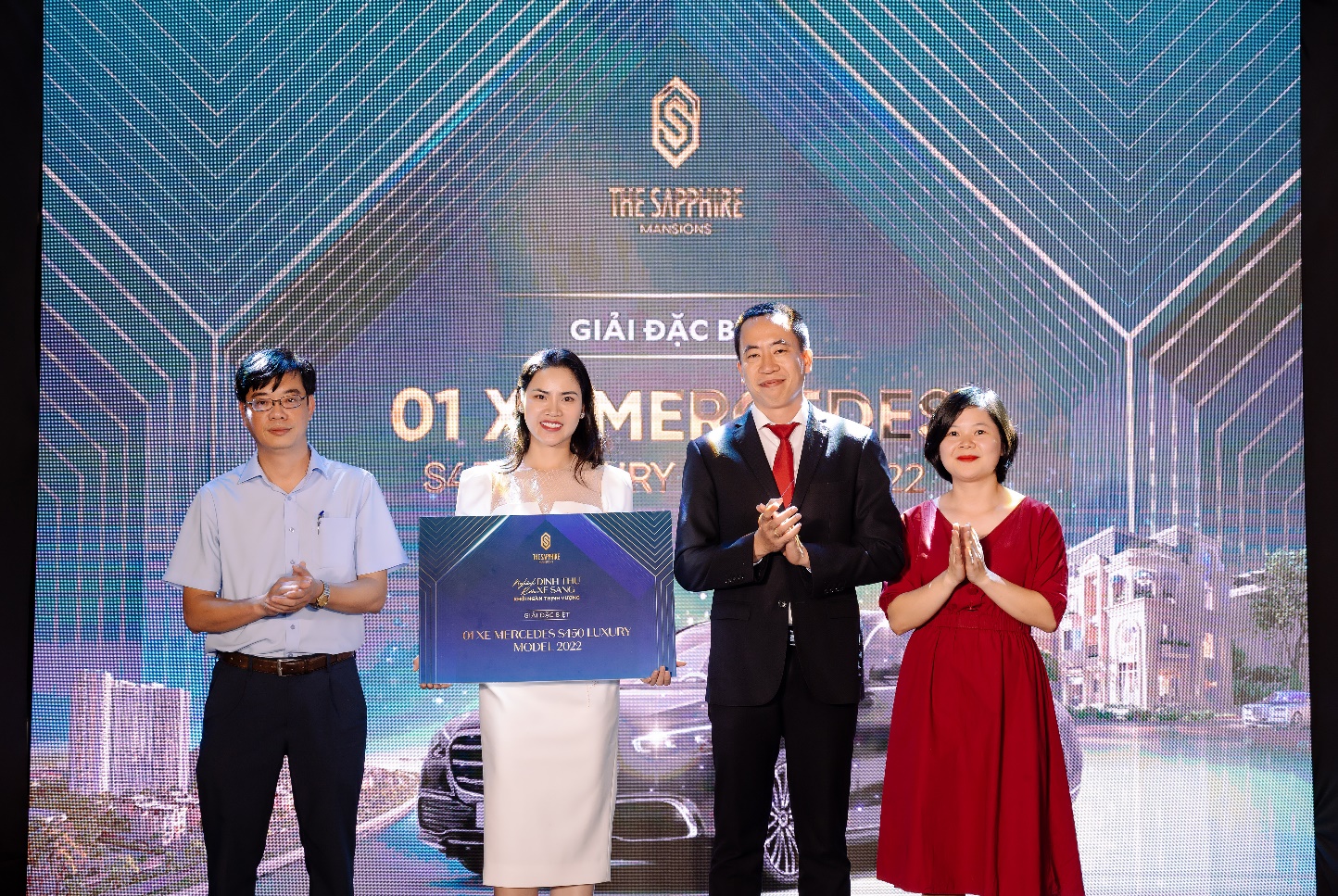 Chị Nguyễn Thị Bích Diệp - Chủ nhân căn dinh thự Sydney 06 đã may mắn đạt giải Đặc biệt của chương trình bốc thăm trúng thưởng.